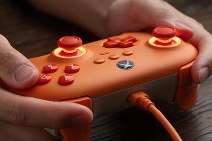 Imagem de Controlador 8Bitdo Ultimate C com fio Xbox Series XS/One Orange