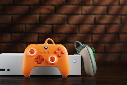 Imagem de Controlador 8Bitdo Ultimate C com fio Xbox Series XS/One Orange