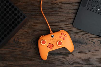 Imagem de Controlador 8Bitdo Ultimate C com fio Xbox Series XS/One Orange