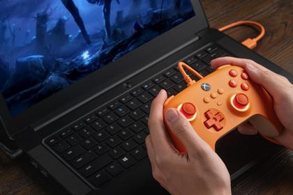 Imagem de Controlador 8Bitdo Ultimate C com fio Xbox Series XS/One Orange