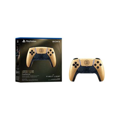 Imagem de Controle Sem Fio Sony DualSense, Edição Limitada 007 First Light, PlayStation 5, Bluetooth, com Feedback Háptico, Preto e Dourado - 1000052026