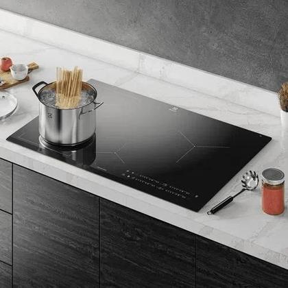 Imagem de Cooktop 4 Bocas de Indução Electrolux Expert com Unicook e Timer (IE80P)