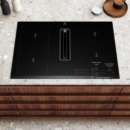 Imagem de Cooktop de Indução 2 em 1 com Coifa Integrada Electrolux Expert (IE8CH)