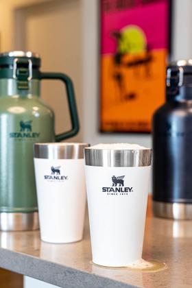 Copo de Cerveja Isolado Stanley Adventure Stacking Beer Pint