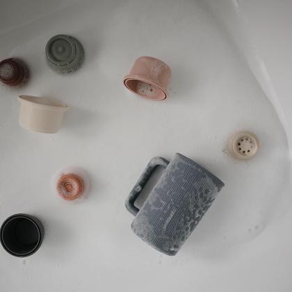 Imagem de Copo de enxágue de banho para bebês mushie 100% silicone de qualidade alimentar Cambridge