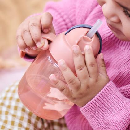 Imagem de Copo de palha Tommee Tippee Starter 300 ml ou mais com alças rosa, pacote com 2 unidades