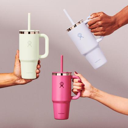 Imagem de Copo de viagem Hydro Flask com alça, tampa e canudo 700 ml azul