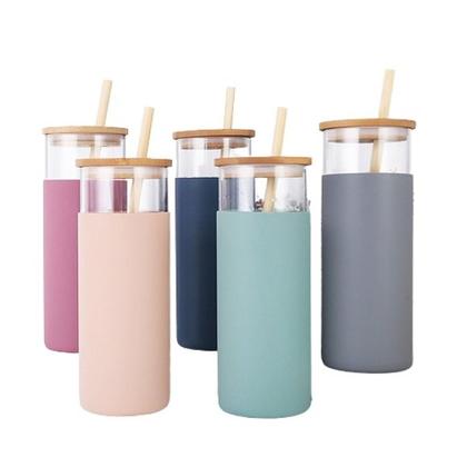 Imagem de Copo De Vidro Emborrachado com Tampa e Canudo Em Bambu 500ml