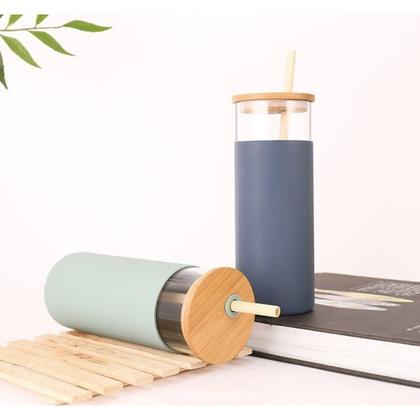 Imagem de Copo De Vidro Emborrachado com Tampa e Canudo Em Bambu 500ml