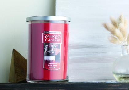 Imagem de Copo grande clássico de 22 onças Yankee Candle Kitchen Spice Scented Vela de 2 pavios com mais de 75 horas de tempo de queima, ideal como presente ou peça central decorativa