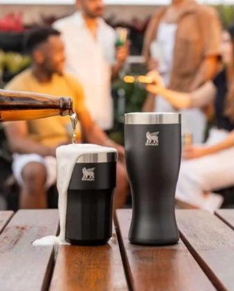 Imagem de Copo Térmico Happy Hour Pilsner em Aço Inox 444ml Stanley Preto