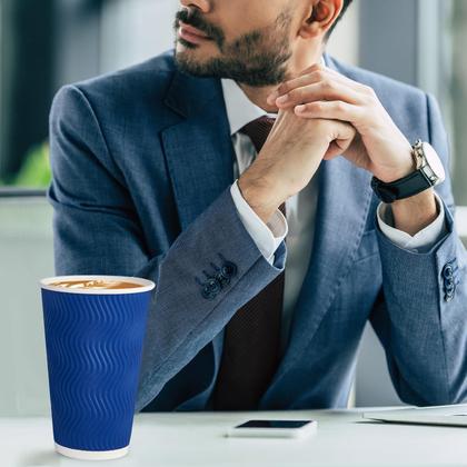 Imagem de Copos de café de papel JollyPack 480ml, pacote com 60 unidades, resistentes ao calor