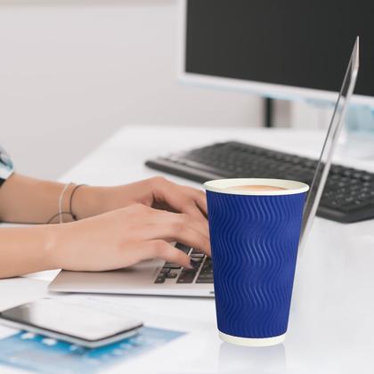 Imagem de Copos de café de papel JollyPack 480ml, pacote com 60 unidades, resistentes ao calor