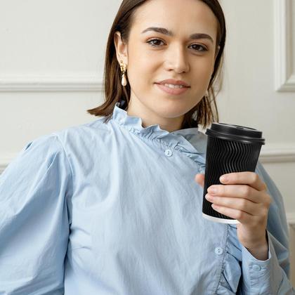 Imagem de Copos de café descartáveis Lamosi 500mL, pacote com 50 tampas e canudos