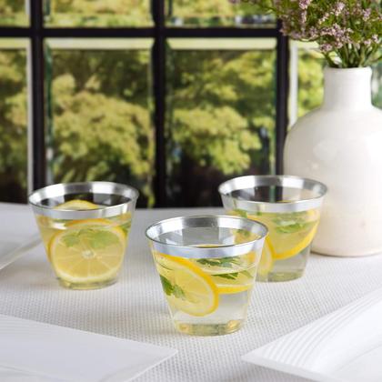 Imagem de Copos de festa de plástico descartáveis PLASTICPRO 270 ml (borda transparente/prateada), pacote com 100
