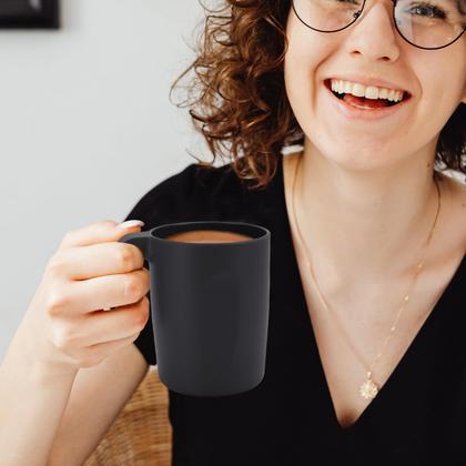 Imagem de Copos de palha de trigo Wrova 480 ml com alças, conjunto de 6 crianças pretas