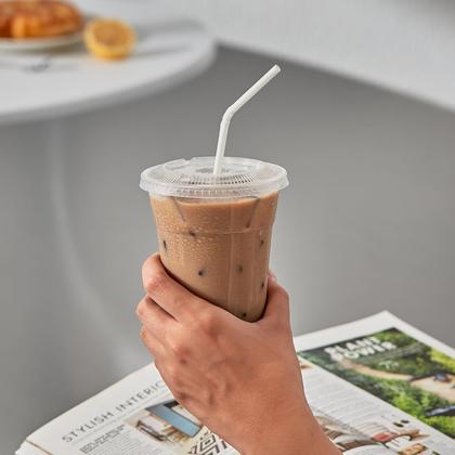 Imagem de Copos de plástico JOLLY PARTY 16 onças transparentes com tampas planas, pacote com 100