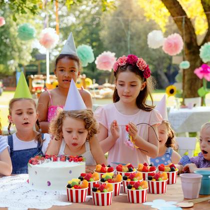 Imagem de Copos de sorvete Potchen, 200 unidades, 160 ml, vermelho, branco, listrado