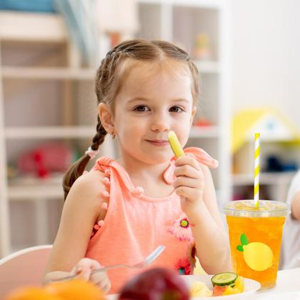 Imagem de Copos plásticos descartáveis Whaline Lemon 350ml com tampas e canudos