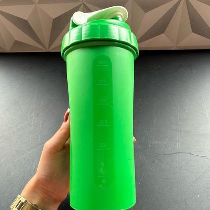 Imagem de Coqueteleira de plástico time palmeiras verde personalizada com tampa 600ml para whey bebidas batidas drinks coquetelera
