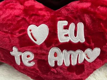 Imagem de Coração de Pelúcia Almofada 59cm (F6849) Com Mãos Eu Te Amo Presente