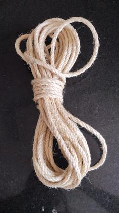 Imagem de Corda de Sisal Natural 8mm, até 30 metros  Ideal para jardinagem e decoração.
