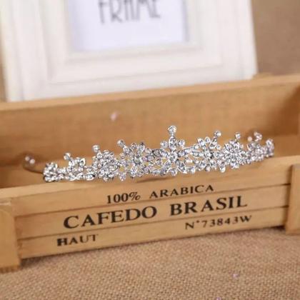 Imagem de  Coroa Tiara Porta Coque Prata Noivas Debutantes Strass T35