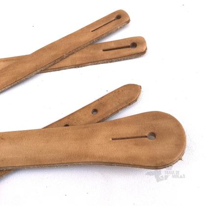 Imagem de Correia de espora simples par feita de couro super resistente produtos country para cavalgada