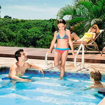 Imagem de Corrimão Max Para Piscina Com Escada - Igui - Cor Branco
