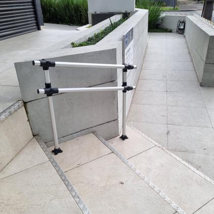 Imagem de Corrimão  para escada Duplo em Aluminio Branco