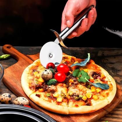 Imagem de Cortador de Pizza Inox 19 cm Roda Giratória Cozinha Cabo Ergonomico