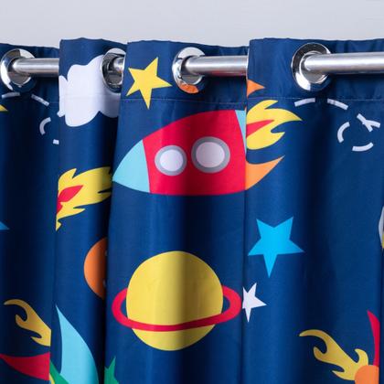 Imagem de Cortina Infantil Quarto Criança Pequena 2,00x1,40 Decorativa Varao Simples Menino Astronauta Foguete Azul