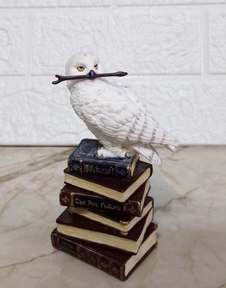 Imagem de Coruja Edwiges Harry Potter Varinha Mágica Resina 13 cm