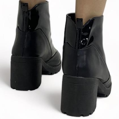 Imagem de Coturno com Salto Verniz Preto e Ziper Frontal Falto Tratorado 7 cm - ULLY