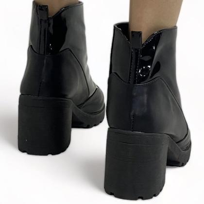 Imagem de Coturno com Salto Verniz Preto e Ziper Frontal Falto Tratorado 7 cm - ULLY