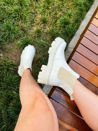 Imagem de Coturno Nude Ajuste Tornozelo Elástico Cano Médio Oversize Bota Moda Blogueira Tendência 2023