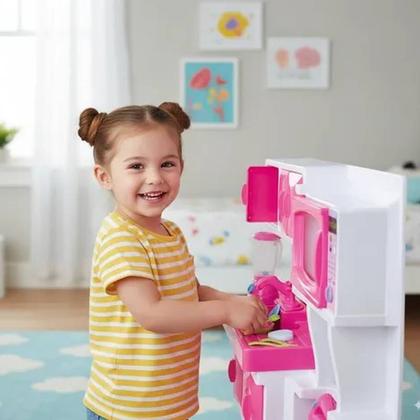 Imagem de Cozinha Infantil Rosa com Pia Armário e Vários Acessórios