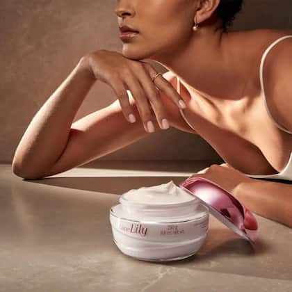 Imagem de Creme Acetinado Desodorante Hidratante Corporal Love Lily 250G