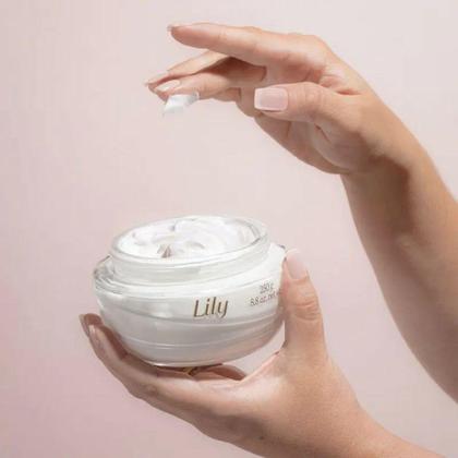 Imagem de Creme acetinado hidratante desodorante corporal lily 250g boticário - BOTICARIO