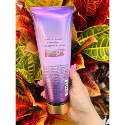 Imagem de Creme victoria secret love spell original importado