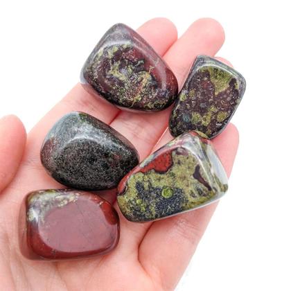 Imagem de Cristal Rolado de Jaspe Sangue de Dragão 3cm Pedra Natural