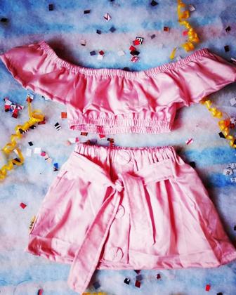 Imagem de Cropett e saia com botões e cinto