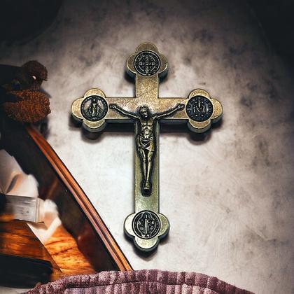 Imagem de Crucifixo Cruz de Mão Livrai-nos Do Mal São Bento Metal 9 Cm