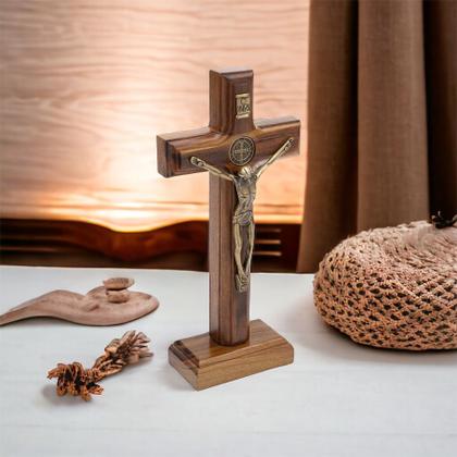 Imagem de Crucifixo Parede E Mesa Cristo Metal São Bento Dourado 17 Cm