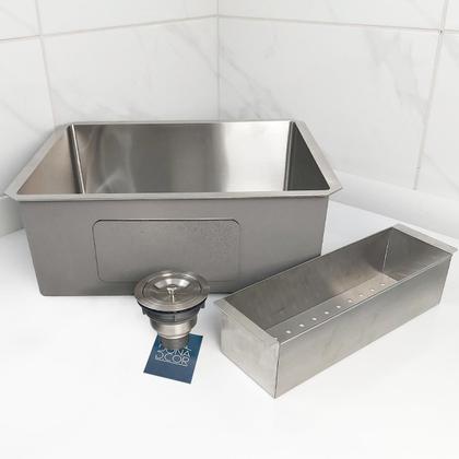 Imagem de Cuba Inox Gourmet 50x40 cm Quadrada De Embutir Bancada Com Cesto Escorredor E Valvula Higiênica 4 ¼ Com Cesto Removível Pia Cozinha
