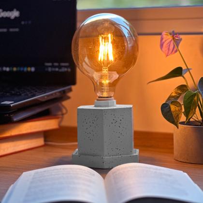 Imagem de Cubo Abajur Luminária De Mesa Hexagonal Decorativa Com Base Peônia Artesanal De Cimento Com Granilite
