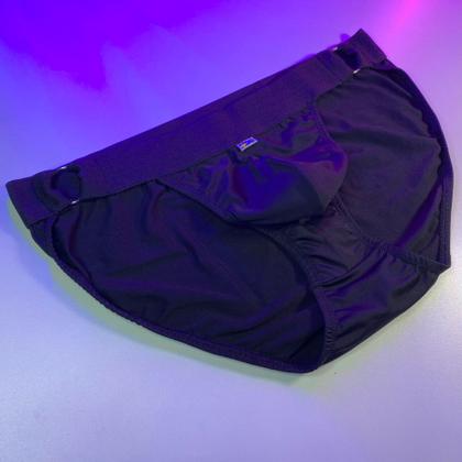 Imagem de Cueca com argolas nas laterais na cor azul. Tecido microfibra. Tam P ao GG