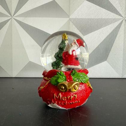 Imagem de Cúpula de vidro natalina com papai noel com neve presente enfeite natalino de decoração