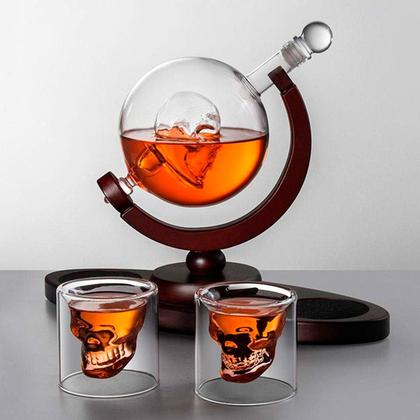 Imagem de Decanter Whisky Caveira Com Base e Dois Copos Skull