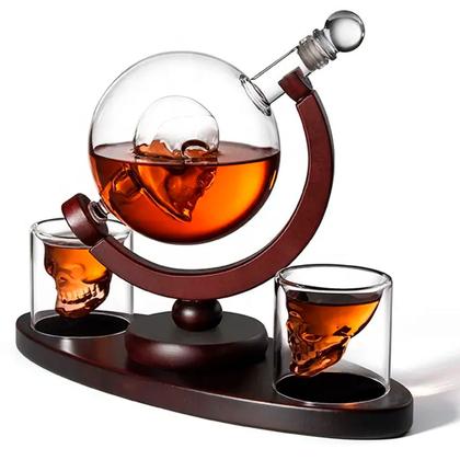 Imagem de Decanter Whisky Caveira Com Base e Dois Copos Skull